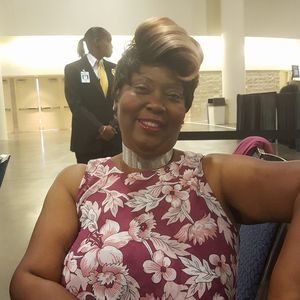 Meet your Posher, Essie